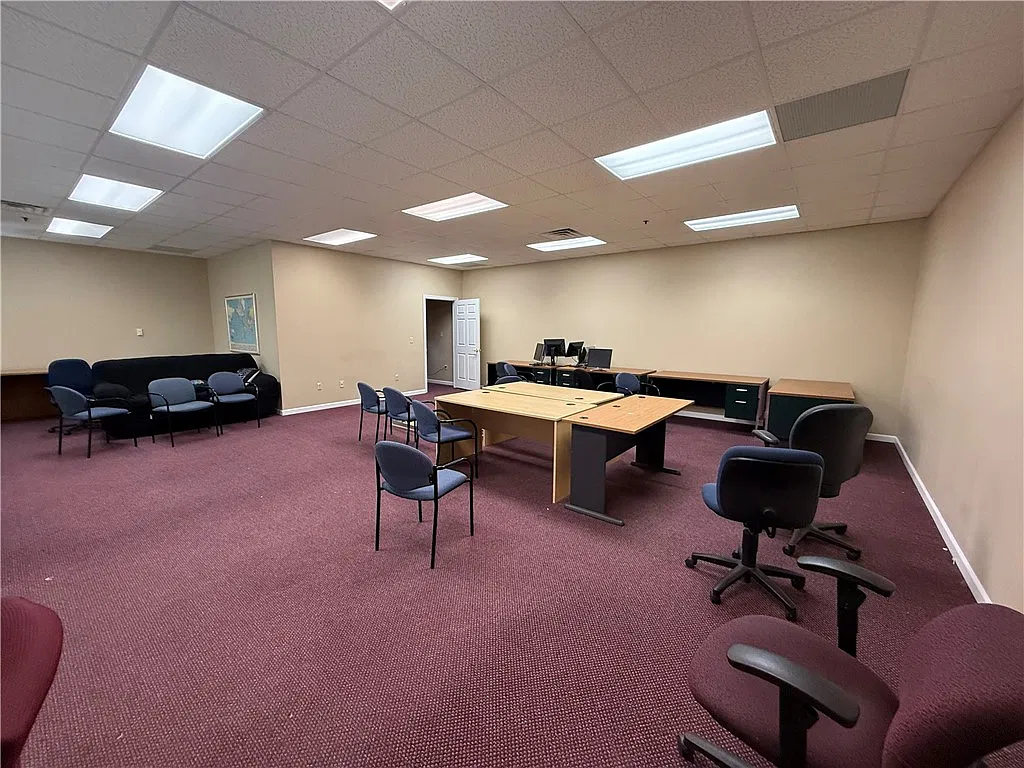 Studio, 2200 sqft — Photo 2