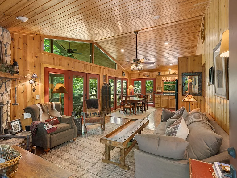 361 Wyanoak Rd — Photo 5