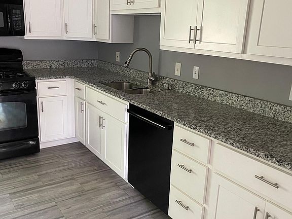 2nd image of 2914 Bainbridge St