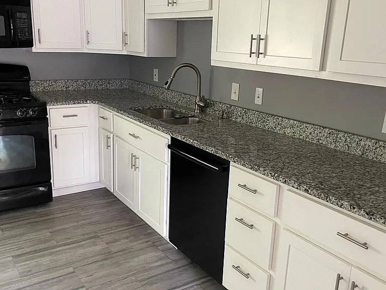 2914 Bainbridge St — Photo 2