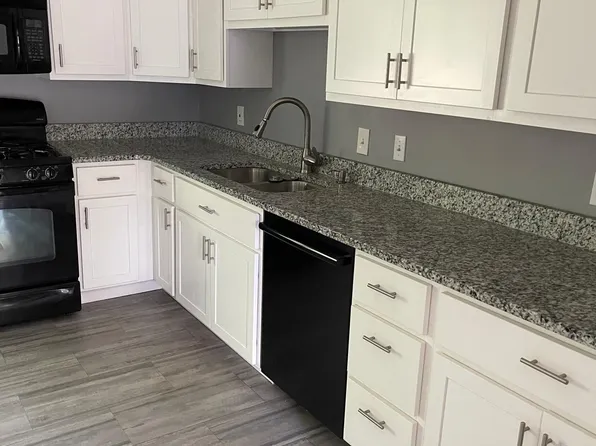 2914 Bainbridge St, Youngstown, OH 44511