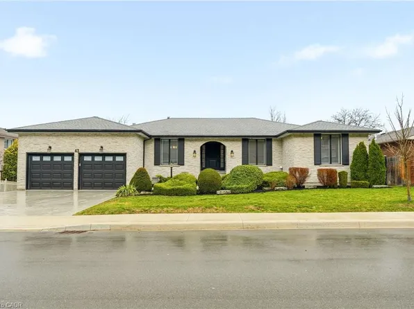 43 Maple Dr, Hamilton, ON L8G 3C4