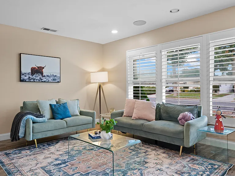 5633 Lenore Ave — Photo 3