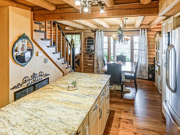 4th image of 8601 Wildflower Ln