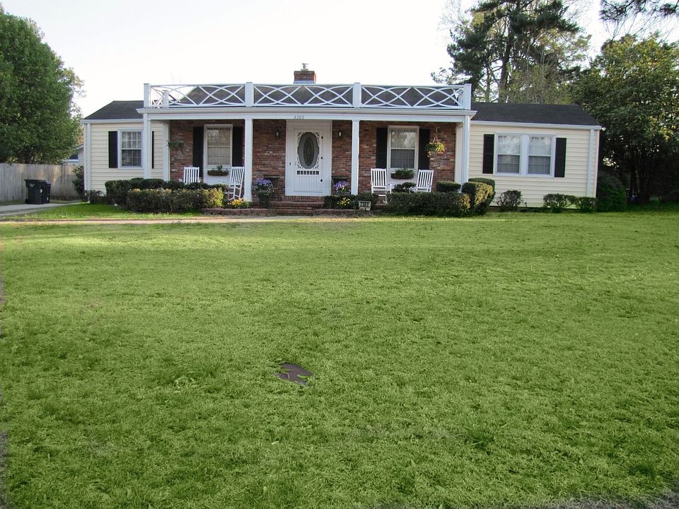Charming Colonial ranch styled home
