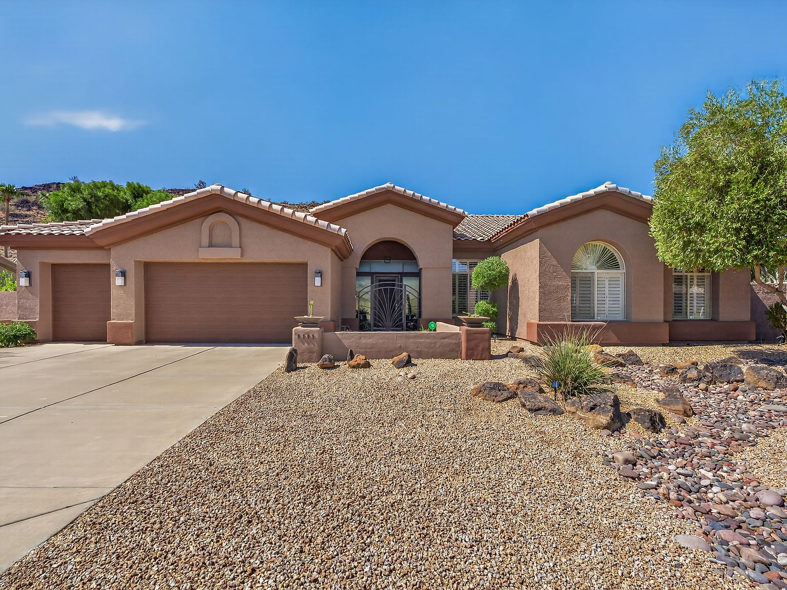 5565 W Pinnacle Hill Dr, Glendale AZ 85308 — photo 1 — Best Home On Tour, Glendale, AZ 85310 (October 20, 2026)