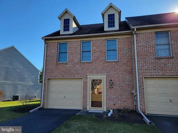 190 Crown Pointe Dr, York, PA 17402