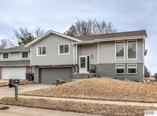 11613 Rambleridge Rd, Omaha, NE 68164