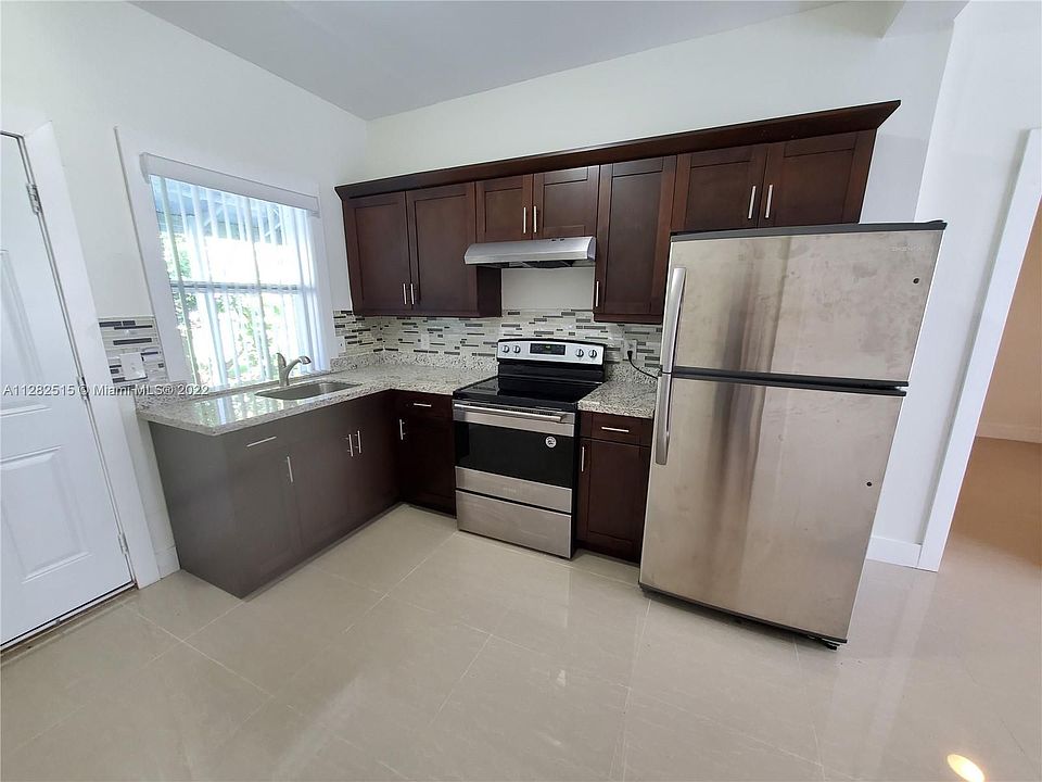 1st image of 701 Columbus Pkwy #A