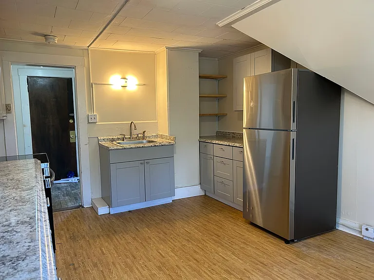 201 Roxbury St #3 — Photo 2