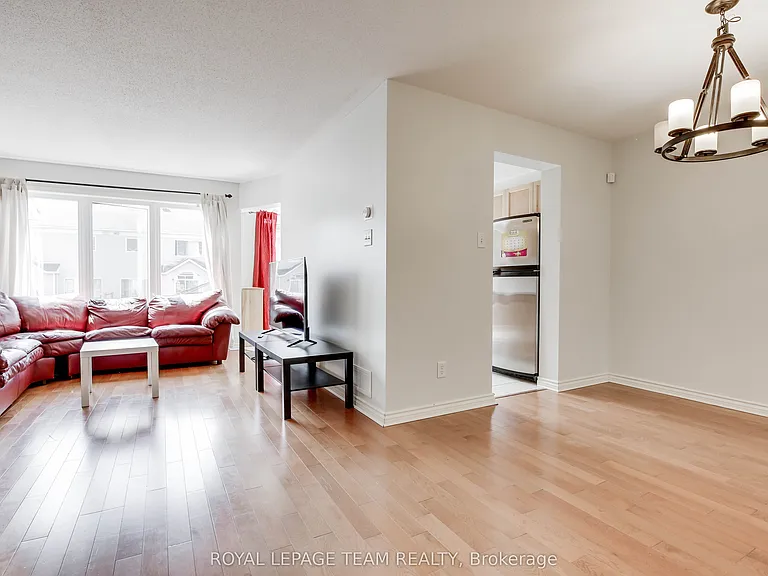 33 Scampton Dr — Photo 13