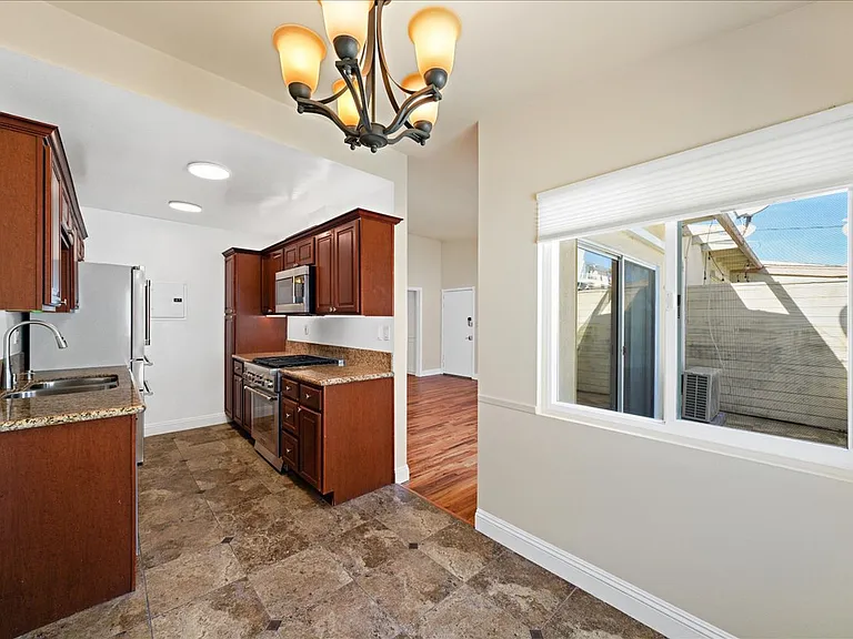 11719 Mayfield Ave #6 — Photo 6