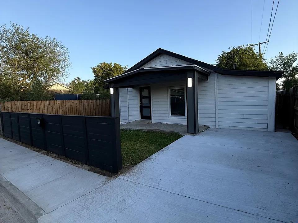 1711 Ivy Ave