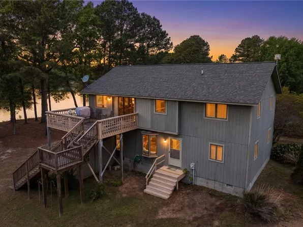 33 Lagrange Ave, Kilmarnock, VA 22482