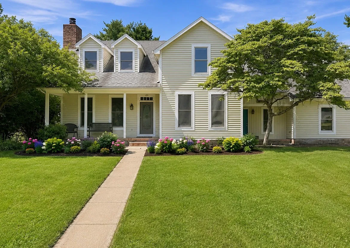 1709 S Walnut Dr — Photo 1