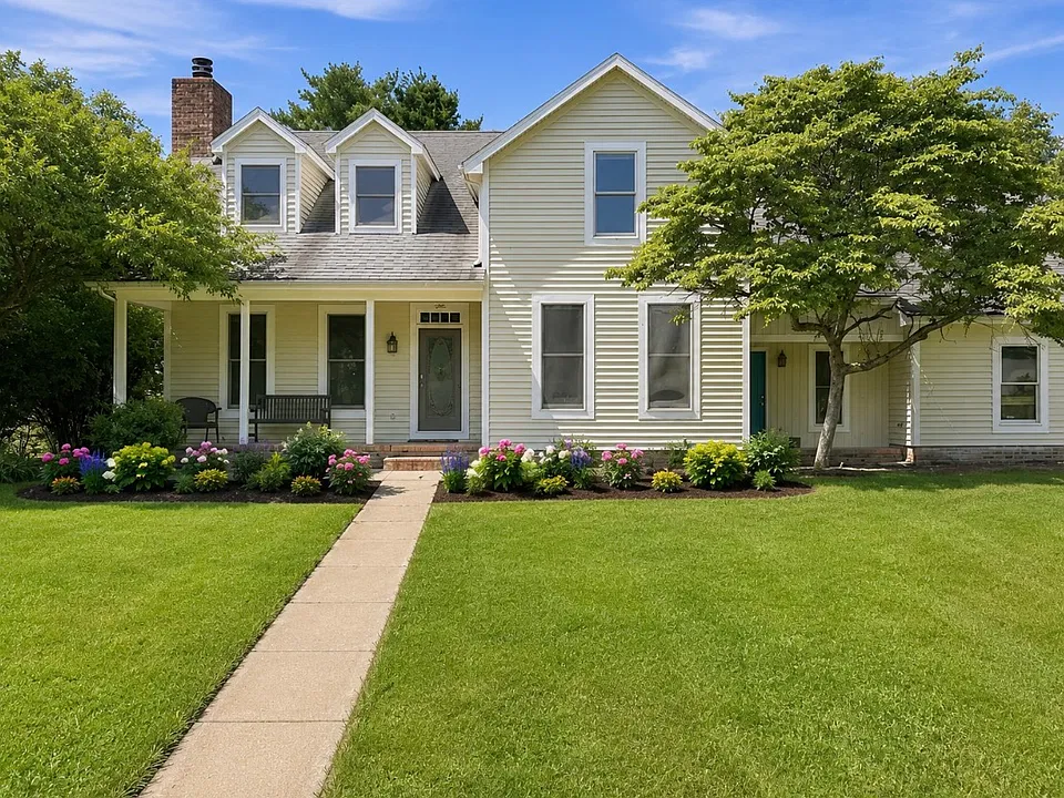 1709 S Walnut Dr
