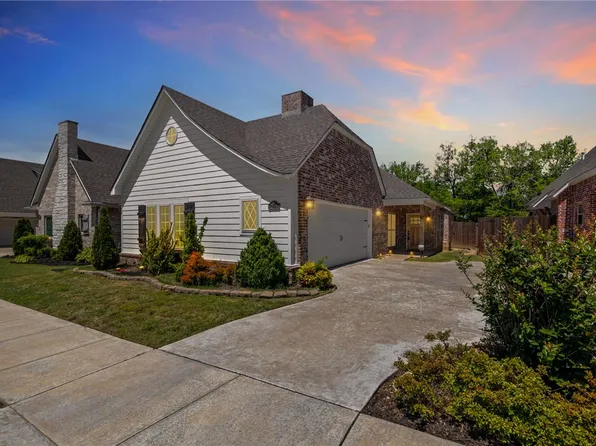 254 N Solitude Bnd, Fayetteville, AR 72704