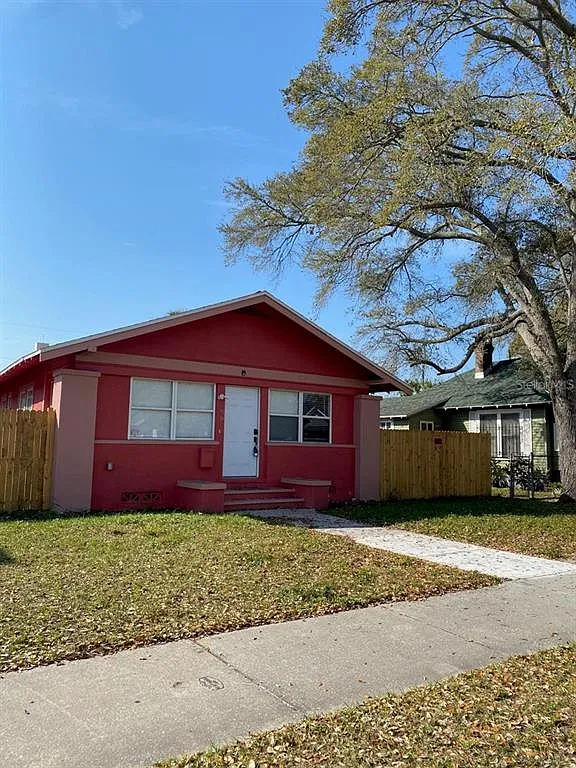 3 bed, 1.0 bath, 1204 sqft, $2,400 — Photo 1