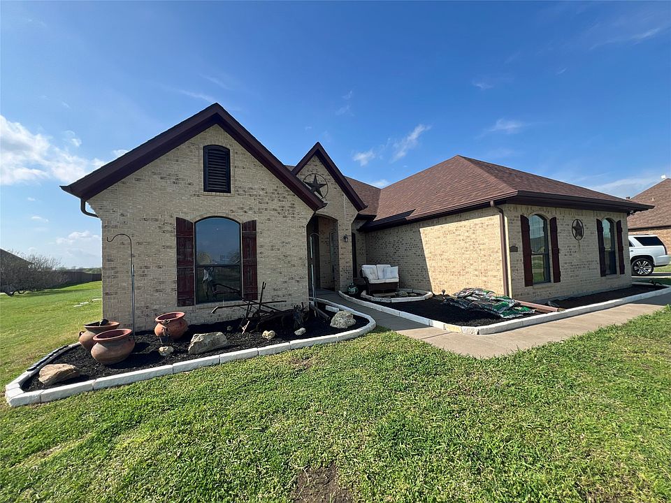 1st image of 1055 Chartres