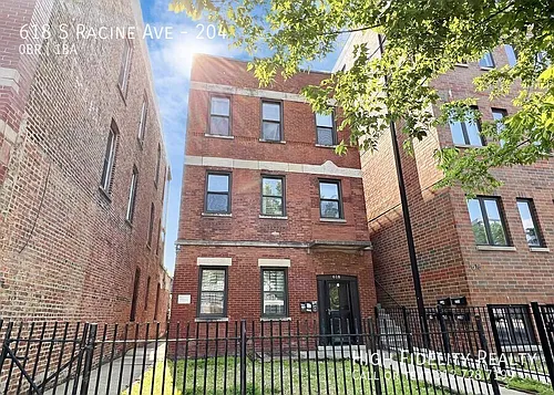 618 S Racine Ave Photo 1