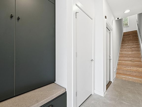 3rd image of 814 N Bluff Dr #93