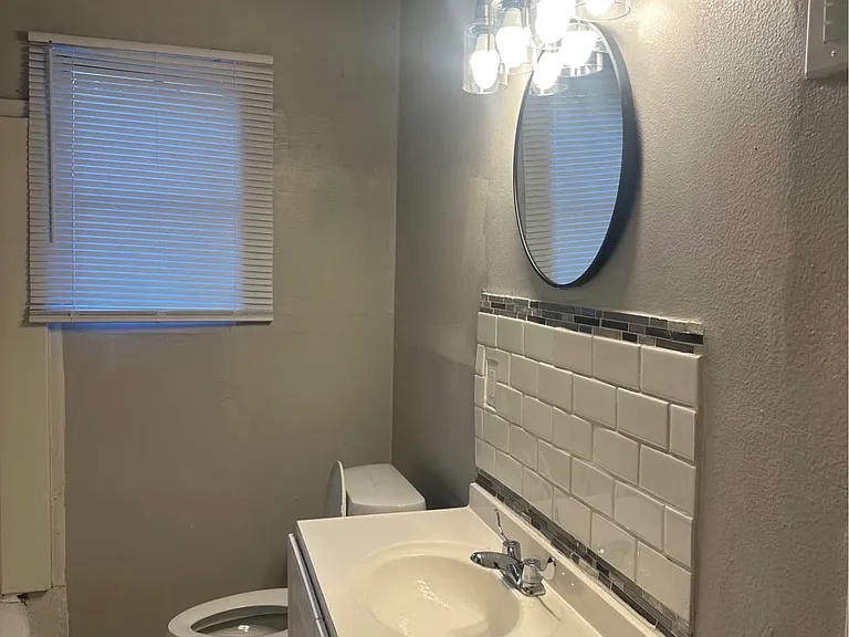 3535 Sumner St — Photo 1