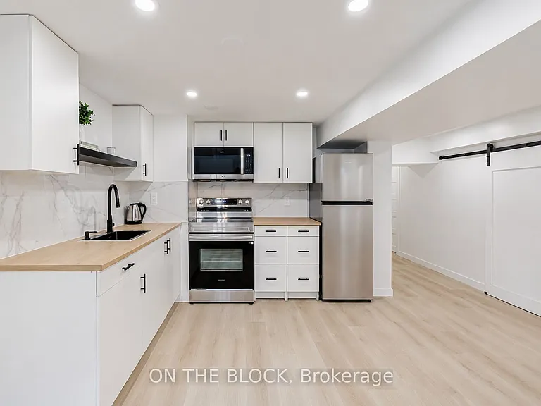 34 Henley Cres #LOWER — Photo 12