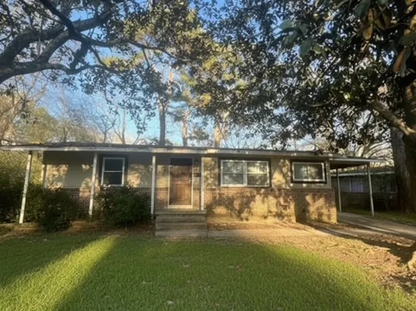 2718 Emerald Dr, Jackson, MS 39212