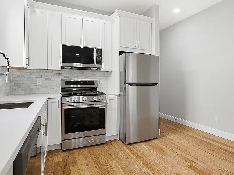 560-562 Warburton Ave #2A — Photo 4