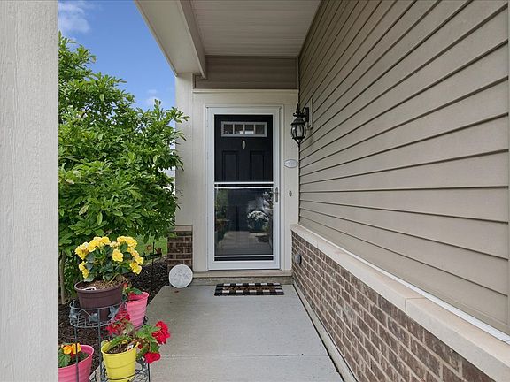 2nd image of 605 N Falls Cir