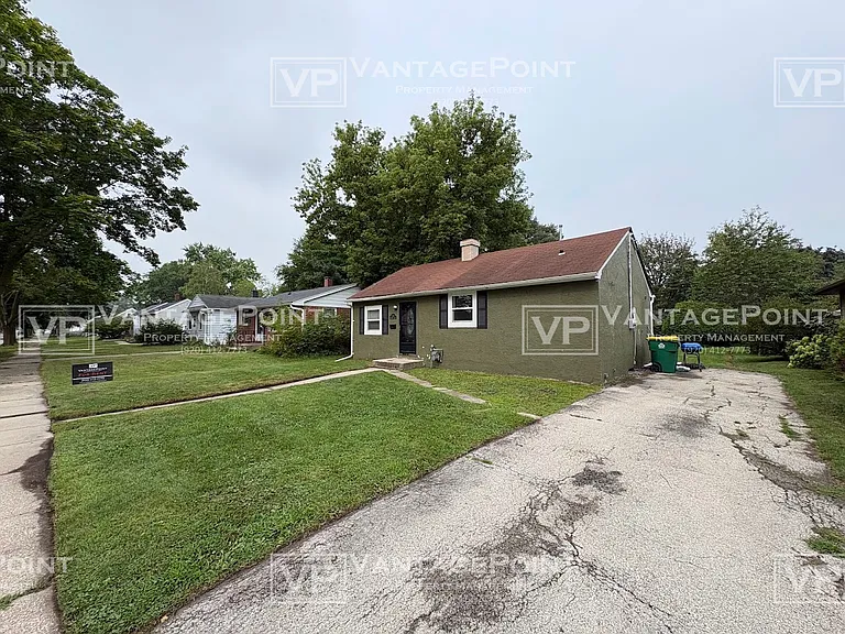 1219 Marshall Ave — Photo 2