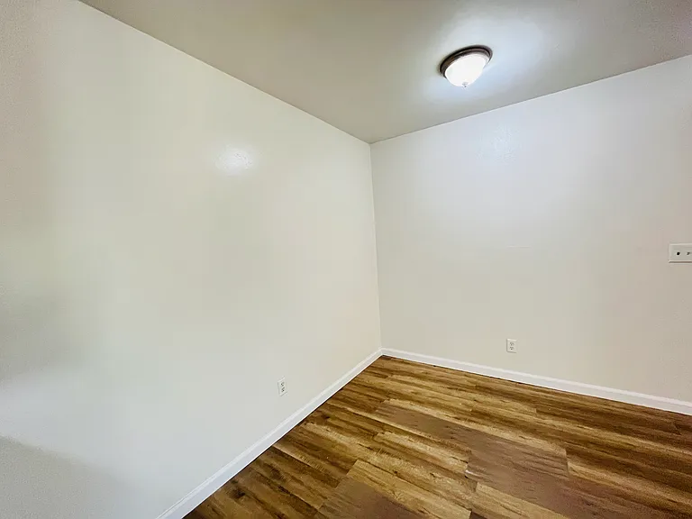 1001 W Macarthur Blvd #110 — Photo 9