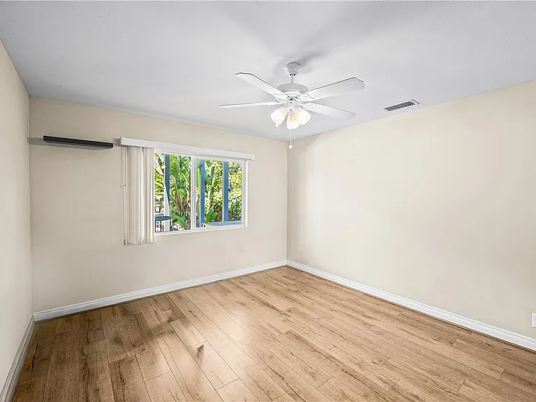 542 N Waverly St — Photo 31