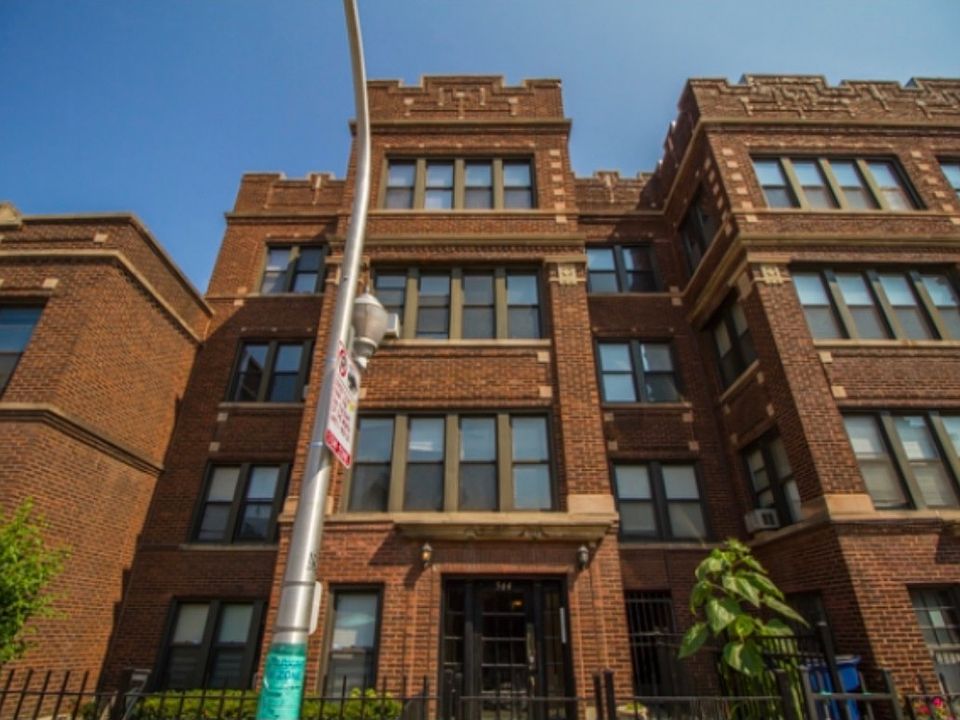 1st image of 564 W Roscoe St APT 1A