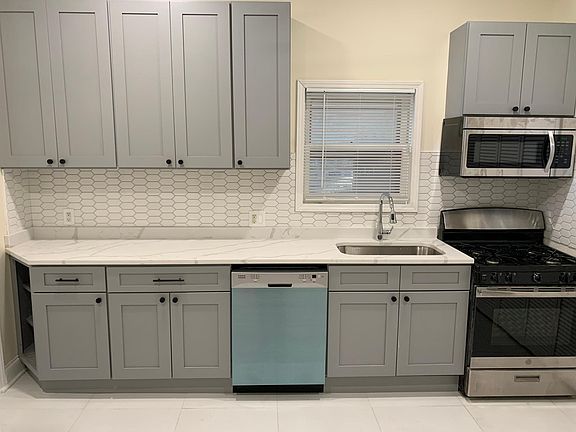 3rd image of 2915-5 N Albany Ave #1