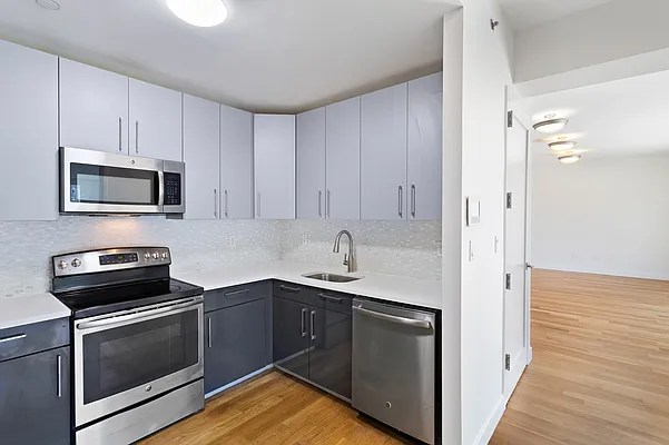 Rented by Safdie Realty Group | media 47