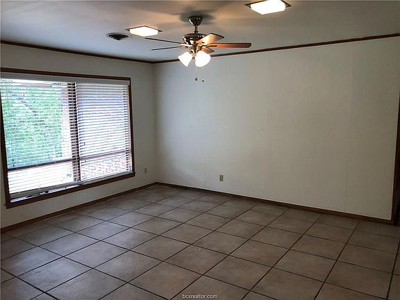 3rd image of 600 Woodson Dr