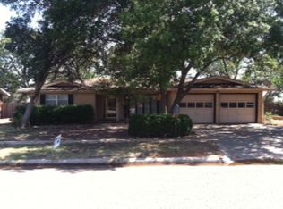 819 Mesquite St, Floydada, TX 79235