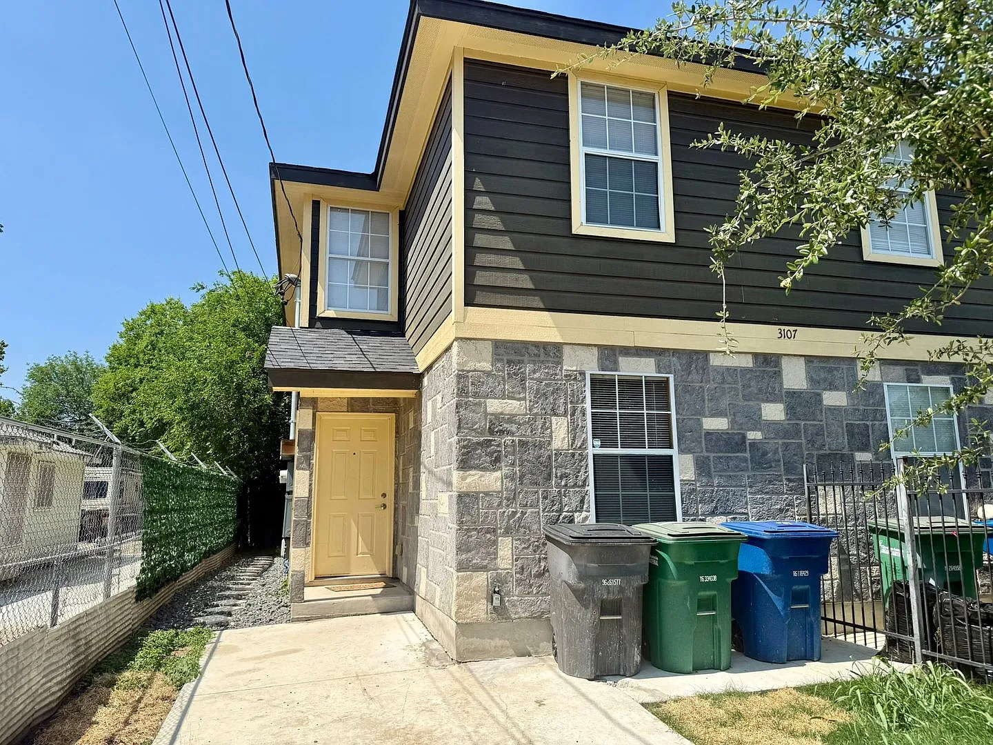 For Rent - 3107 W Travis St , San Antonio, Texas 78207 — Photo 2