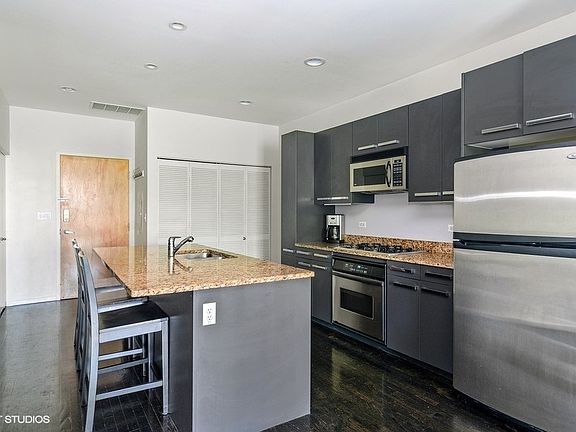 4th image of 1422 N La Salle Dr APT 402
