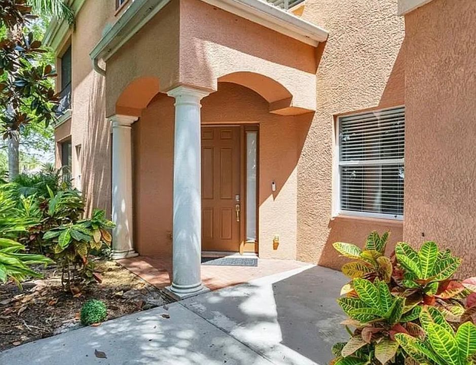 Private Entry with smart lock entry