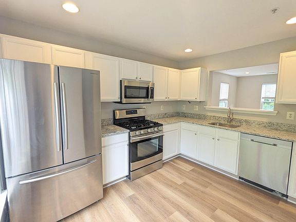 3rd image of 13713 Palmetto Cir