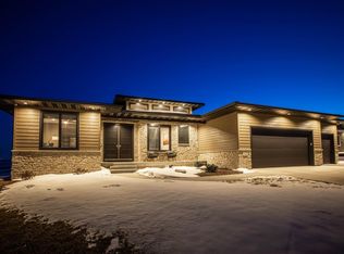 1429 Green Creek Rd, Cedar Falls, IA 50613