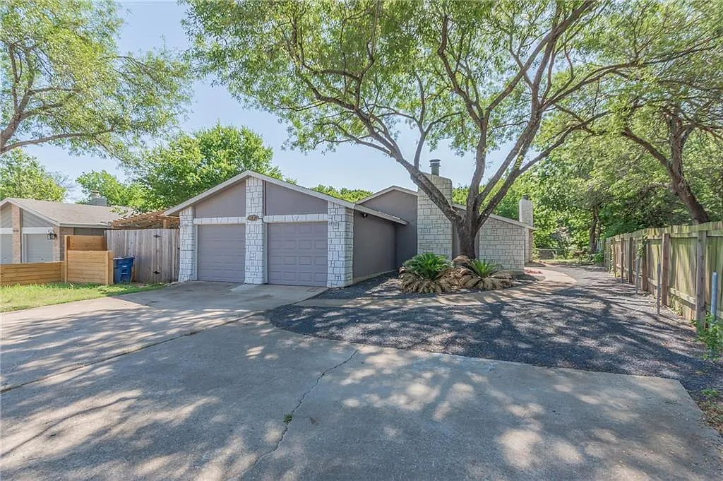 Building Photo - 6715 W Gate Blvd #A