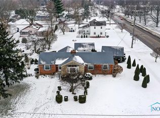 949 Fairview Ave, Bowling Green, OH 43402