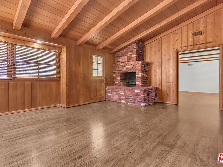 9322 Lasaine Ave — Photo 6