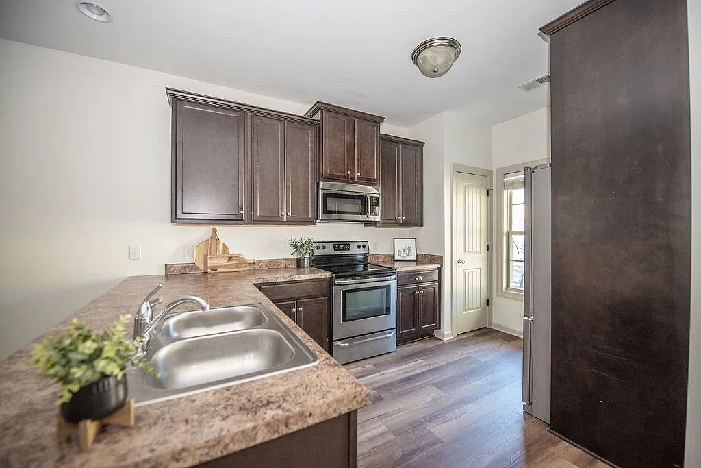 3 bed, 1408 sqft, $1,650 — Photo 3