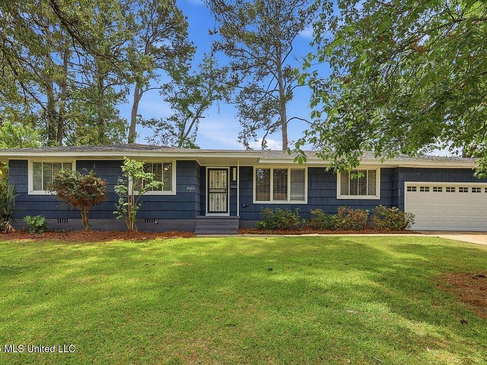 1st image of 1055 Parkwood Pl