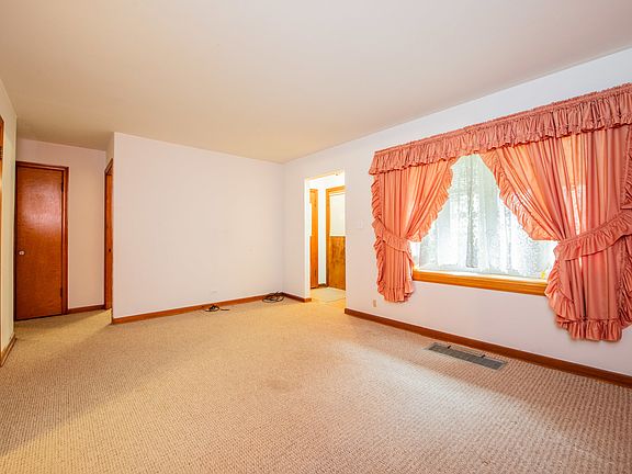 3rd image of 18125 Wildwood Ave