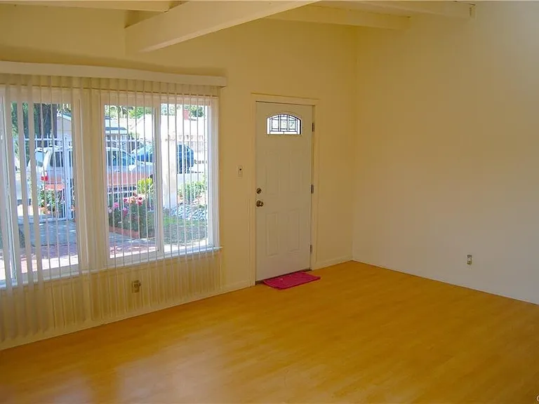 6818 Rhea Ave — Photo 6